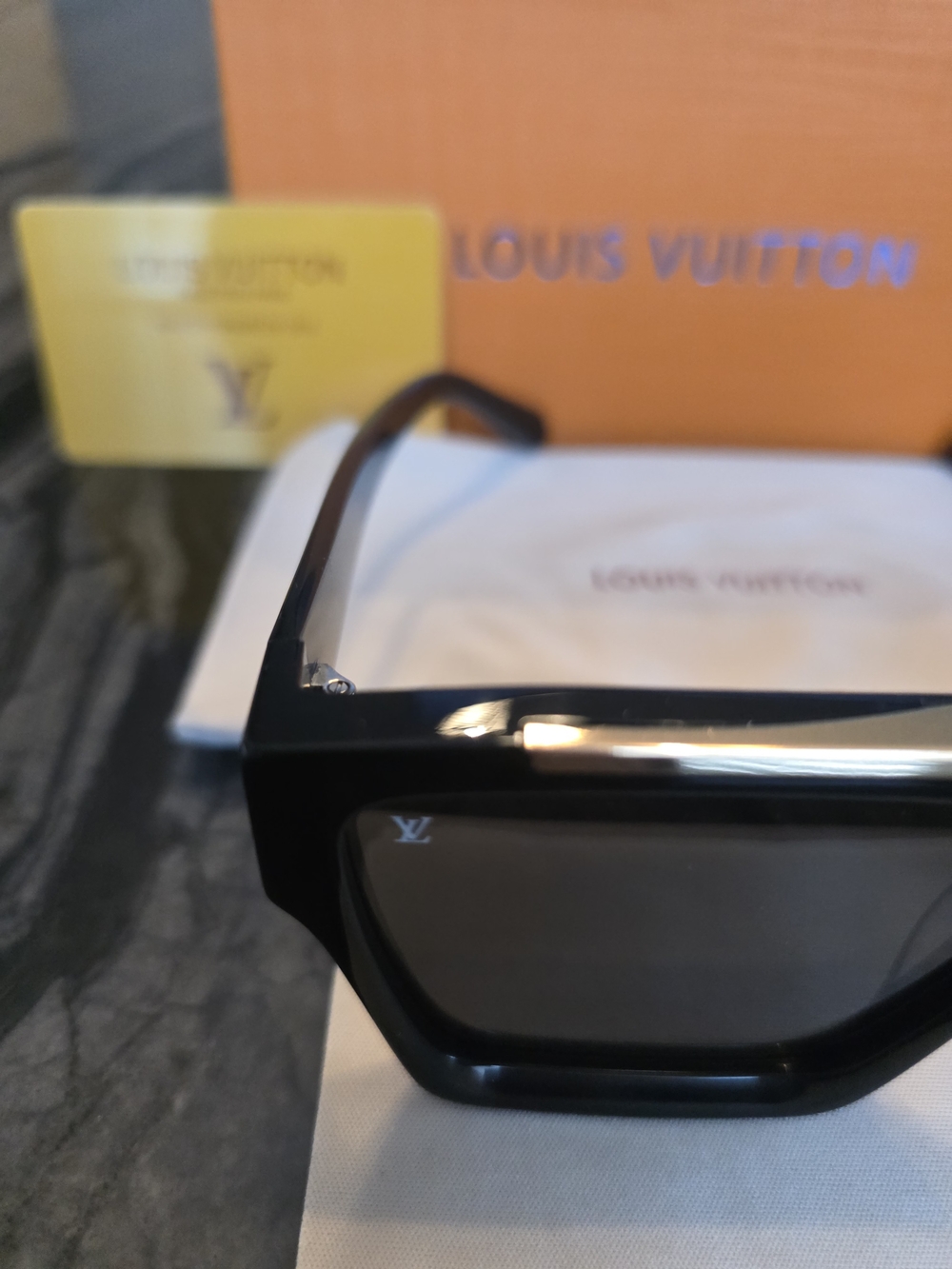 NWT UNISEX Louis Vuitton 1502 Evidence Black & Gold Shield Sunglasses - Picture 3 of 14